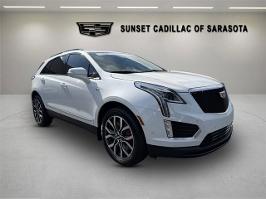 2022 Cadillac XT5 with Crystal White Tricoat Exterior