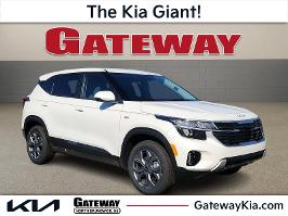 2026 Kia Seltos with Snow White Pearl Exterior