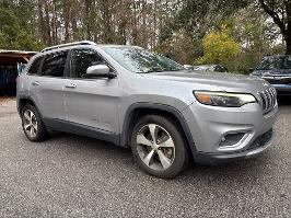 2021 Jeep Cherokee with Billet Silver Metallic Clearcoat Exterior