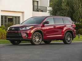 2018 Toyota Highlander with Blizzard Pearl Exterior