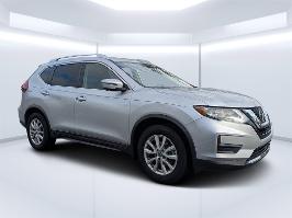 2018 Nissan Rogue with Brilliant Silver Exterior