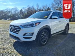 2019 Hyundai Tucson with Dazzling White Exterior
