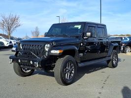 2021 Jeep Gladiator with Black Clearcoat Exterior