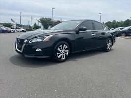 2019 Nissan Altima with Super Black Exterior