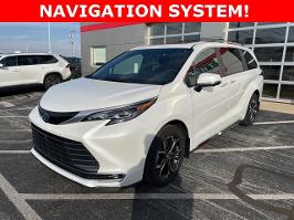 2025 Toyota Sienna with Ice Cap Exterior