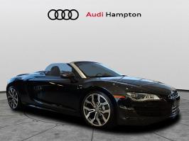 2011 Audi R8 with Phantom Black Pearl Effect/Black Roof Exterior