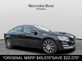 2018 Volvo S60 with Onyx Black Metallic Exterior