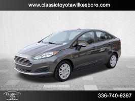 2015 Ford Fiesta with Green Envy Metallic Tricoat Exterior