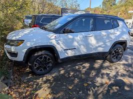2019 Jeep Compass with White Clearcoat Exterior