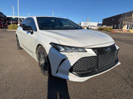 2019 Toyota Avalon with Wind Chill Pearl Exterior
