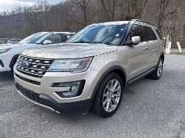 2017 Ford Explorer with White Gold Metallic Exterior
