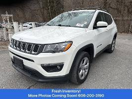 2019 Jeep Compass with White Clearcoat Exterior