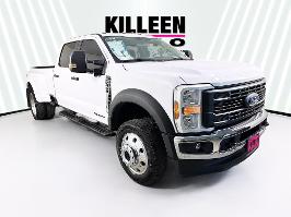 2026 Ford Super Duty F-450 DRW with Oxford White Exterior