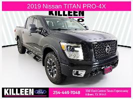 2019 Nissan Titan with Magnetic Black Metallic Exterior