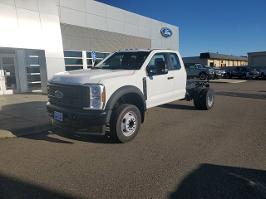 2024 Ford Super Duty F-550 DRW with Oxford White Exterior