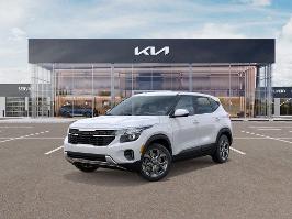 2026 Kia Seltos with Snow White Pearl Exterior
