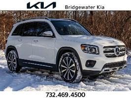 2022 Mercedes-Benz GLB with White Exterior