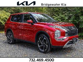 2024 Mitsubishi Outlander with Red Exterior