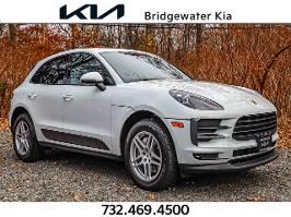 2021 Porsche Macan with white Exterior