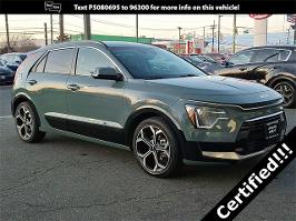 2023 Kia Niro with Cityscape Green Exterior