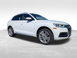 2018 Audi Q5 with Ibis White Exterior