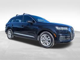 2018 Audi Q7 with Orca Black Metallic Exterior