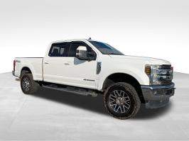 2019 Ford Super Duty F-350 SRW with Oxford White Exterior