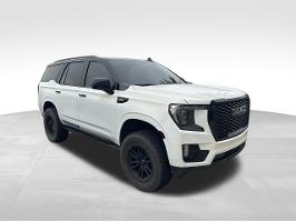 2023 GMC Yukon with Summit White Exterior
