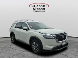 2023 Nissan Pathfinder with Pearl White TriCoat Exterior
