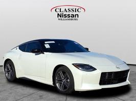 2025 Nissan Z with Pearl White Tricoat/Super Black Exterior