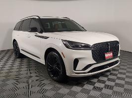 2025 Lincoln Aviator with Pristine White Metallic Tri-Coat Exterior