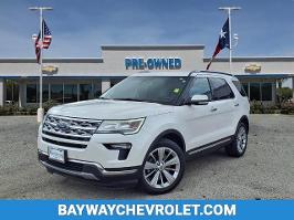 2019 Ford Explorer with White Platinum Metallic Tri-Coat Exterior