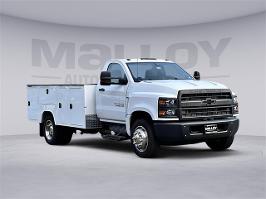 2023 Chevrolet Silverado MD with Summit White Exterior