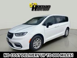 2025 Chrysler Pacifica with Bright White Clearcoat Exterior