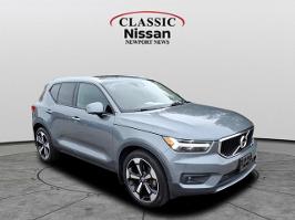 2019 Volvo XC40 with gray Exterior