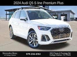 2024 Audi Q5 with Arkona White Exterior