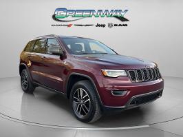2019 Jeep Grand Cherokee with Velvet Red Pearlcoat Exterior