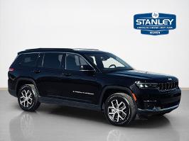 2024 Jeep Grand Cherokee L with Diamond Black Crystal Pearlcoat Exterior