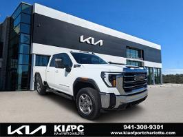 2025 GMC Sierra 2500HD with Summit White Exterior