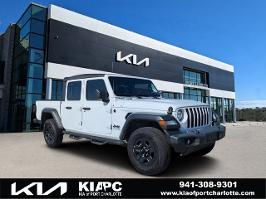 2020 Jeep Gladiator with Bright White Clearcoat Exterior