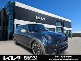 2022 MINI Hardtop 4 Door with Black Metallic Exterior