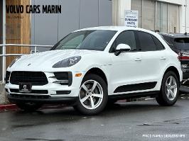 2020 Porsche Macan with white Exterior