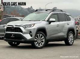2019 Toyota RAV4 with Silver Sky Exterior