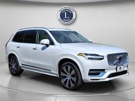 2023 Volvo XC90 Recharge Plug-In Hybrid with Crystal White Exterior
