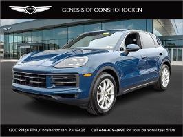 2024 Porsche Cayenne with blue Exterior