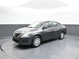 2015 Nissan Versa with Amethyst Gray Exterior