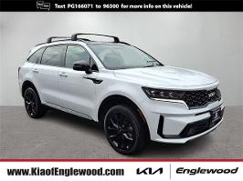 2023 Kia Sorento with Glacial White Pearl Exterior