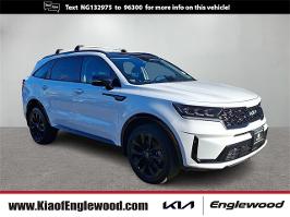 2022 Kia Sorento with Glacial White Pearl Exterior