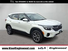 2024 Kia Seltos with Snow White Pearl Exterior