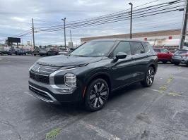 2025 Mitsubishi Outlander with Graphite Gray Exterior